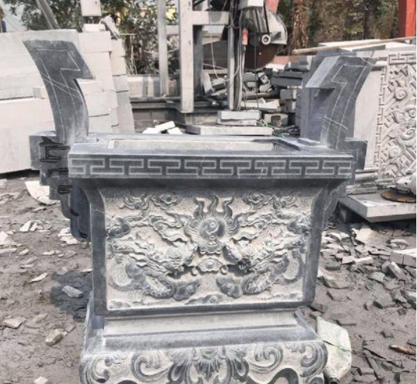 Hoa văn chi tiết trên lư hương đá