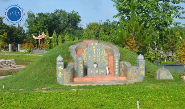 Khu lăng mộ gia tộc thiết kế đa tầng với cổng tam quan đá uy nghi