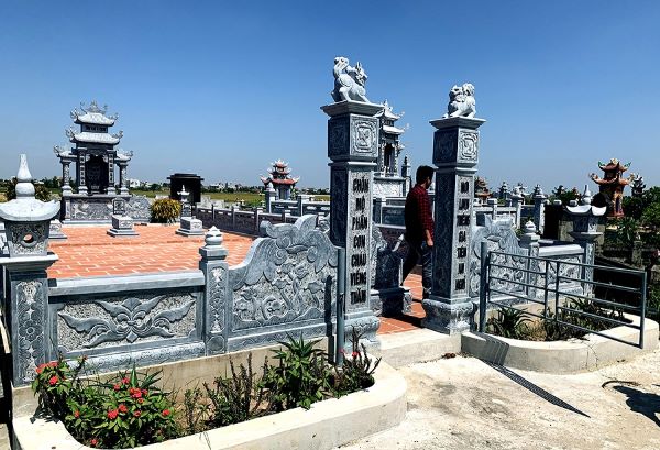 Khu lăng mộ thiết kế ba mái mang vẻ cổ kính