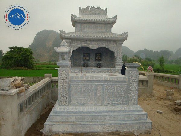 Kiến trúc mộ đôi ba mái che chắn bài vị uy nghiêm