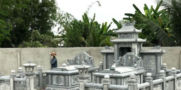 Kiểu mộ đôi đá xanh rêu phong cách cổ điển truyền thống