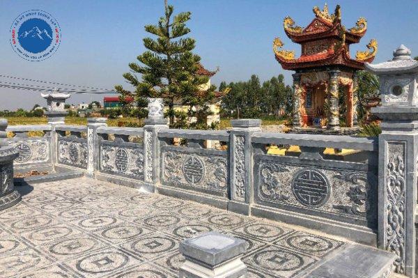Lan can đá chạm chữ Thọ bảo vệ mộ phần
