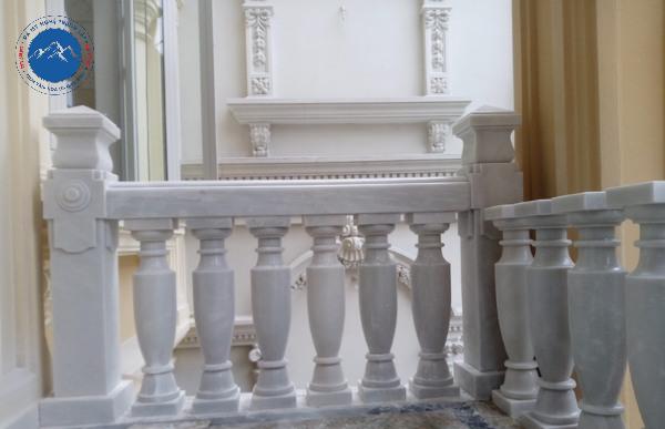Lan can đá trắng muối lấp lánh lắp đặt tại khu lăng mộ