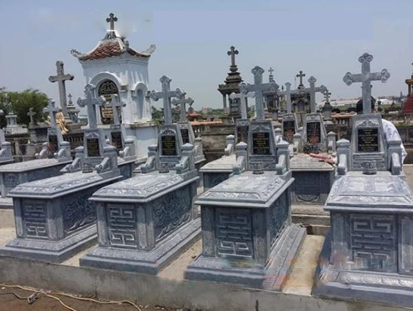 Lăng mộ đá công giáo với màu sắc thanh thoát sang trọng