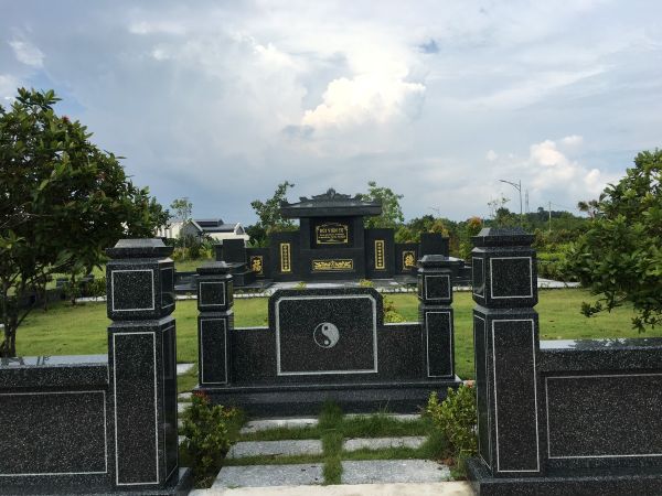 Lăng mộ đá khắc hoa văn nghệ thuật độc đáo tinh tế