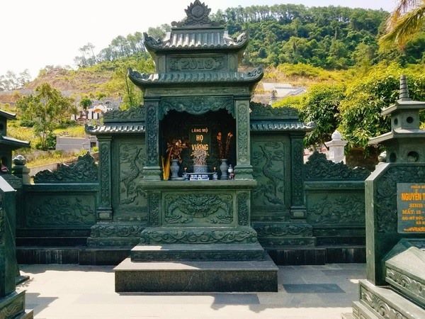 Lăng mộ đá xanh được thiết kế theo phong cách cổ điển/hiện đại
