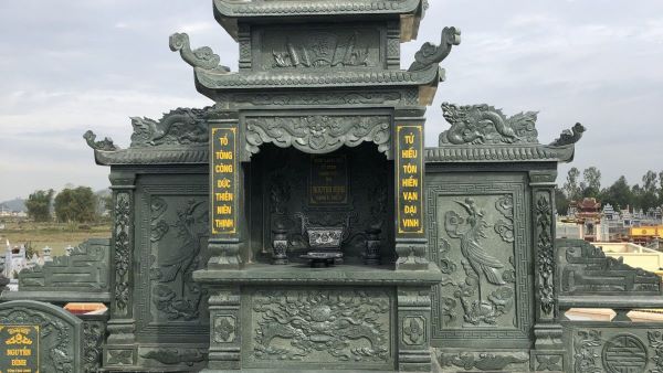Lăng mộ đá xanh rêu cổ điển sang trọng