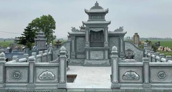 Lăng mộ đá xanh rêu đẹp phù hợp với không gian rộng