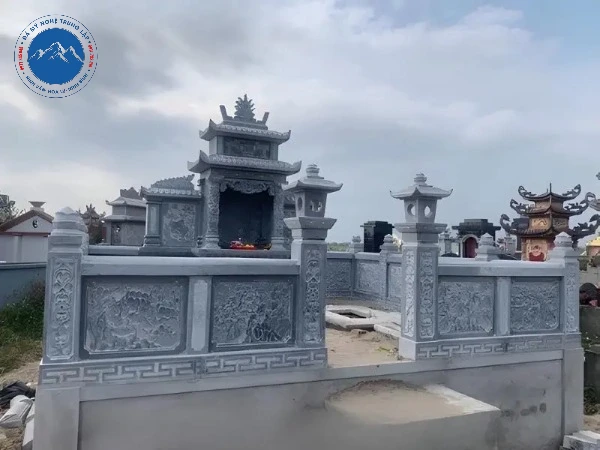 Lăng thờ đá tam quan thiết kế bề thế và trang nghiêm