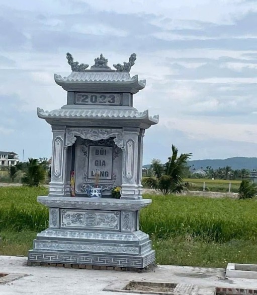 Mẫu lăng mộ phong thủy với thế "tựa sơn, hướng thủy" vững chắc