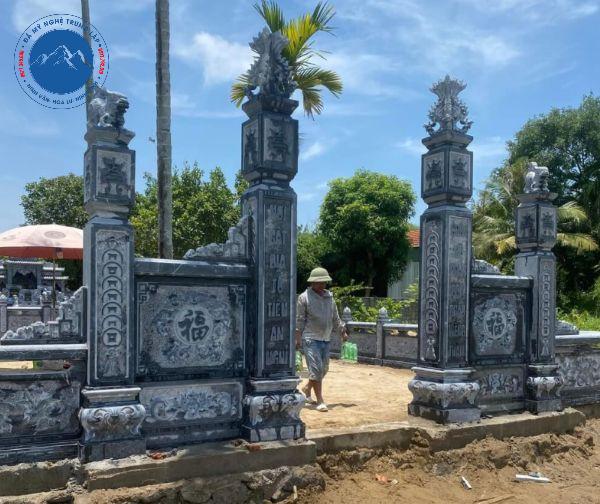 Lắp đặt cổng đá tam quan trang nghiêm cho khu lăng