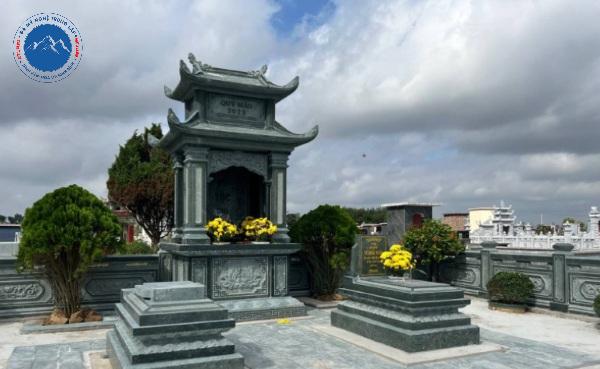 Lắp đặt mộ đá hai mái nguyên khối uy nghiêm bền bỉ