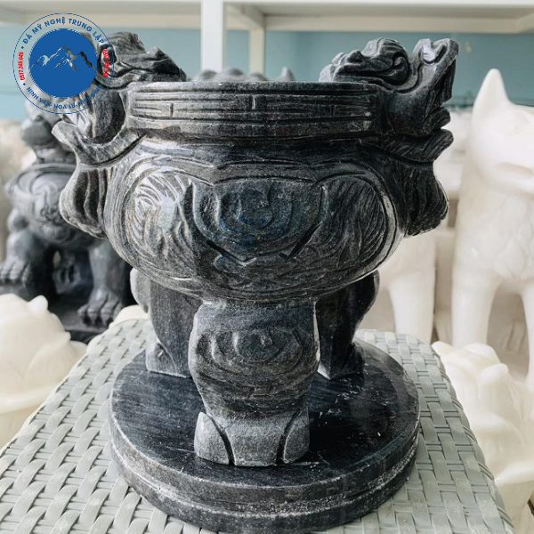 Lư hương bằng đá xanh bền đẹp theo thời gian