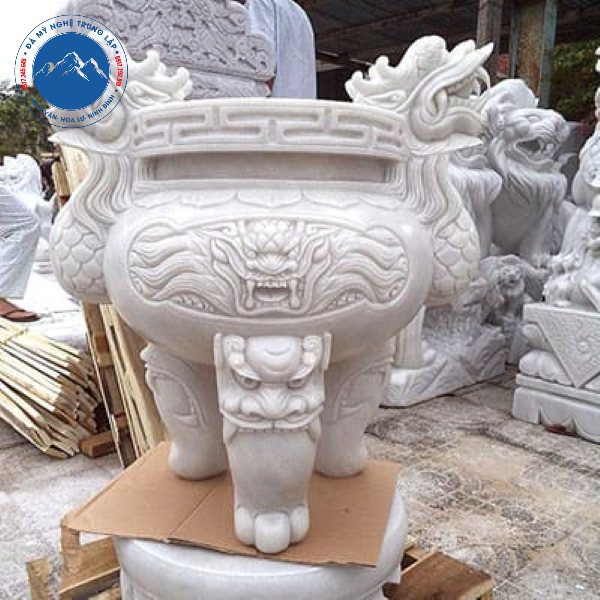 Lư hương đá chạm rồng phượng quyền uy và tinh xảo
