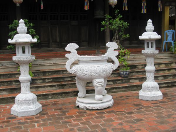 Lư hương đá, hay còn gọi là đỉnh hương