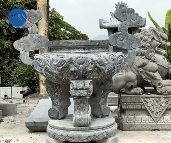 Lư hương đá rồng chạm khắc tinh tế mang phong thủy