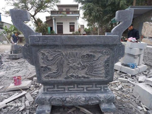 Lư hương đá vuông đẹp bền bỉ thách thức thời gian