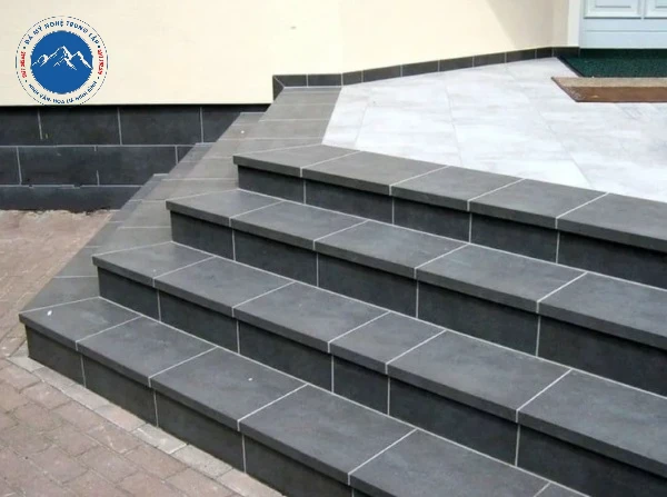 Mẫu bậc thềm đá granite xám ghi trang nhã tinh tế đẳng cấp
