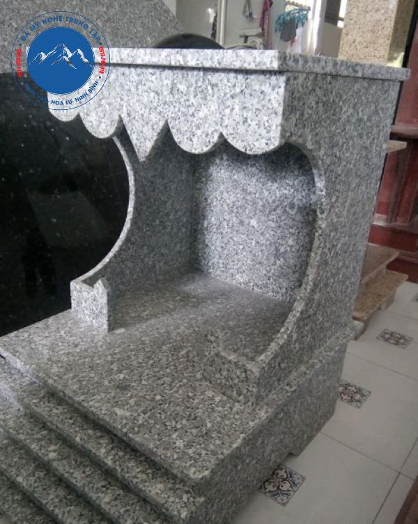 Mẫu bàn thờ đá hoa cương đơn giản tinh tế cho biệt thự