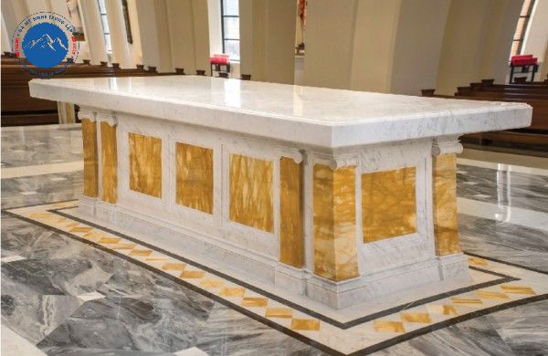 Mẫu bàn thờ đá hoa cương trắng vàng chuẩn phong thủy