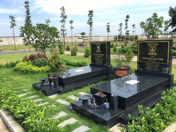 Mẫu bia mộ đá hoa cương đen khắc chữ vàng sang trọng