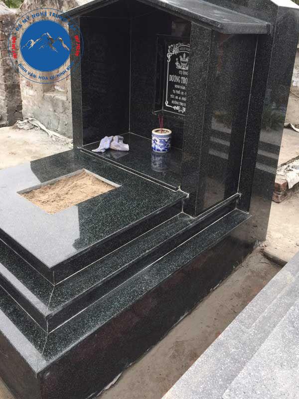 Mẫu bia mộ đá kim sa đen hạt cám khắc chữ nổi