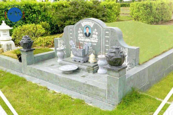 Mẫu bia mộ đôi đá tự nhiên cho ông bà tại địa phương