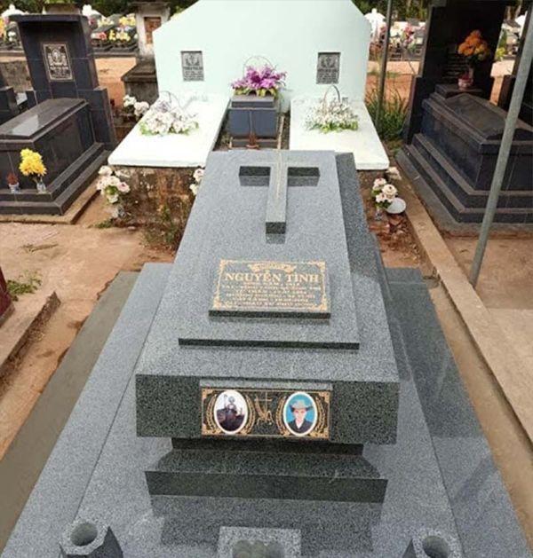 Mẫu bia mộ nước ngoài khắc hình thánh giá cho người Công giáo