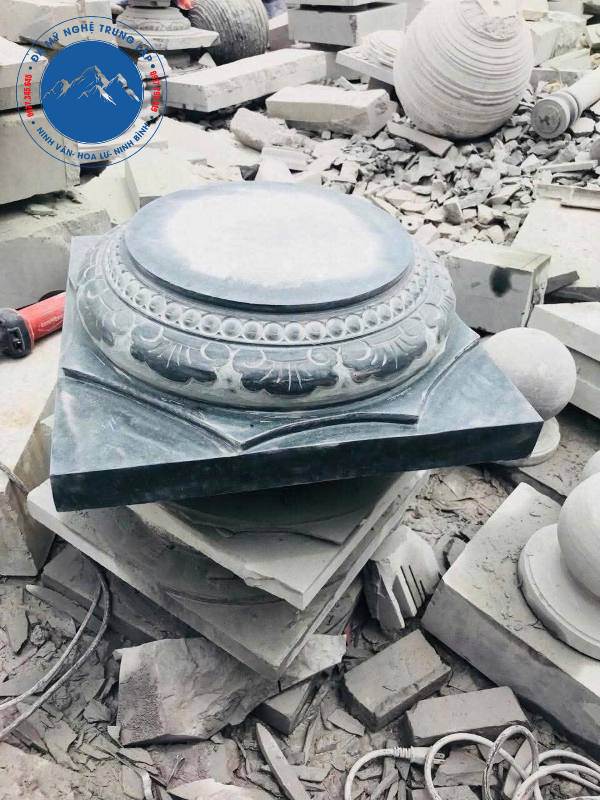 Mẫu chân chân cột đá tròn chạm rồng tinh xảo tại Hoa Lư