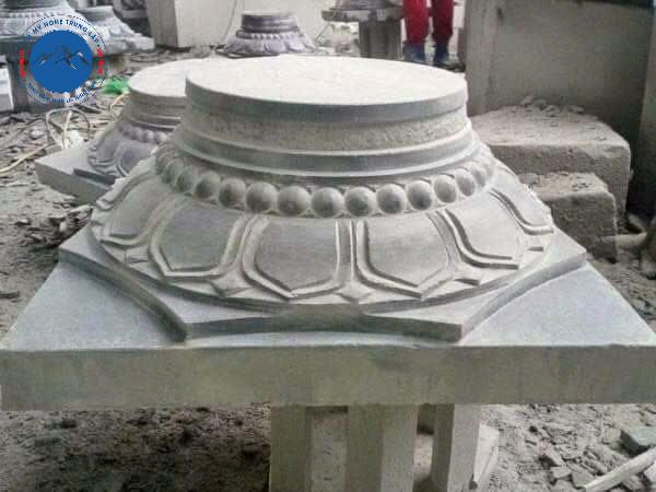 Mẫu chân tảng đá cổ phục dựng cho đình làng Thiên Trường