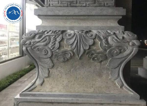 Mẫu đá kê chân cột vuông họa tiết lá sòi cổ