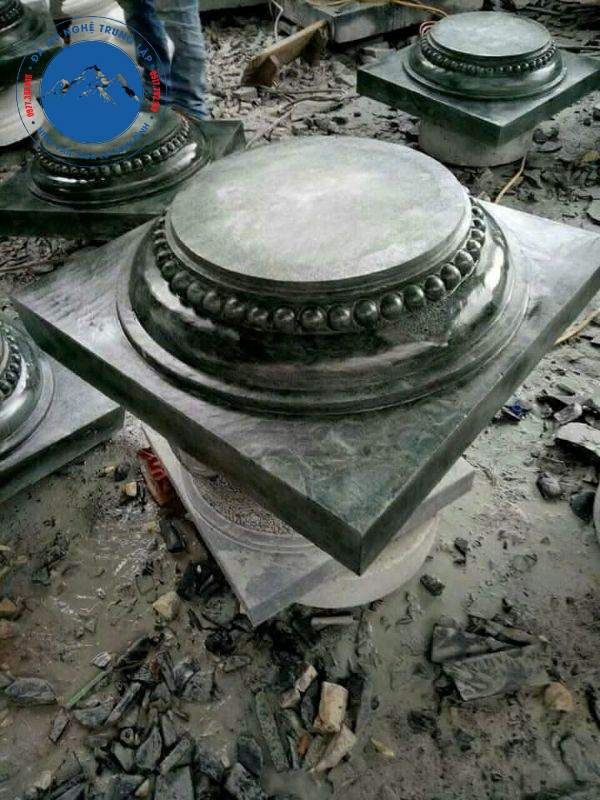 Mẫu đá kê cột gỗ chạm hạt cườm cổ kính uy nghiêm