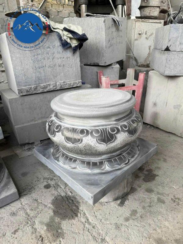 Mẫu đá kê cột tròn chạm mây cuộn rất tinh xảo
