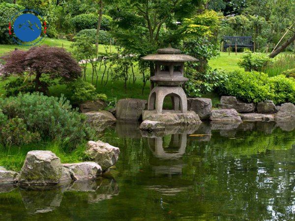 Mẫu đèn đá trang trí sân vườn vừa cổ vừa hiện đại