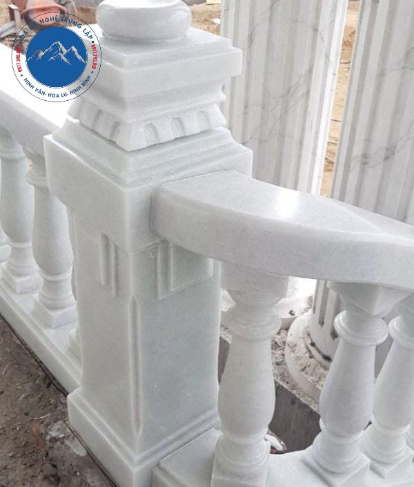 Mẫu lan can đá trắng thiết kế dạng hàng rào đơn giản