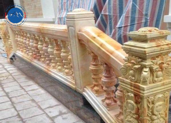 Mẫu lan can đá vàng chạm khắc hoa sen nổi độc đáo