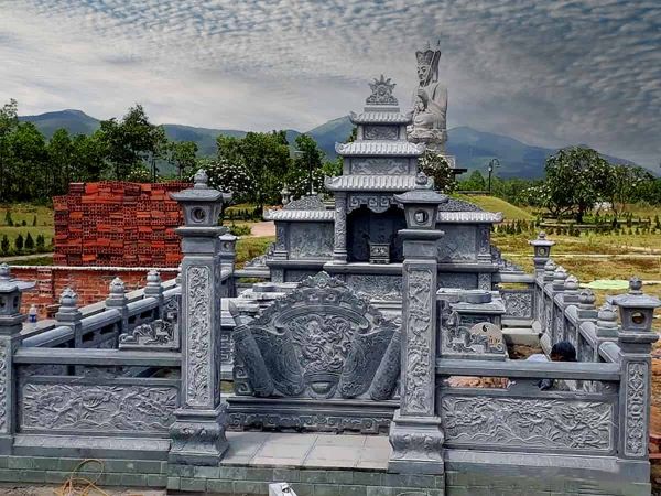 Mẫu lăng đá xanh nguyên khối chạm rồng phượng tinh xảo