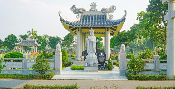 Mẫu lăng mộ chạm khắc tỉ mỉ thể hiện lòng hiếu kính