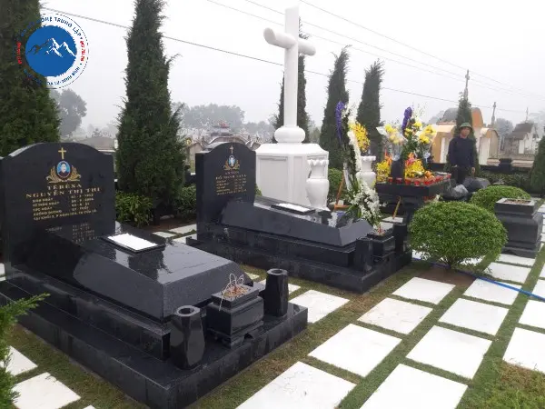 Mẫu lăng mộ đá granite đen nguyên khối bền đẹp