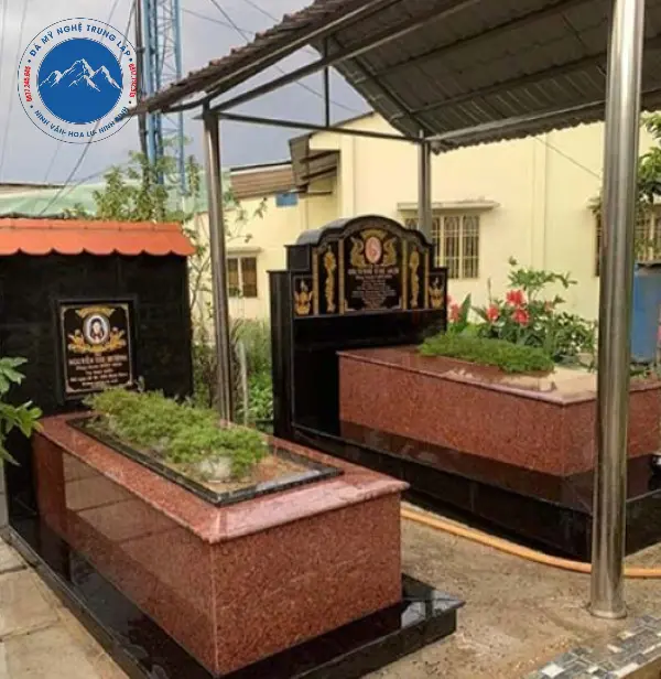 Mẫu lăng mộ đá granite đỏ với hoa văn tinh tế