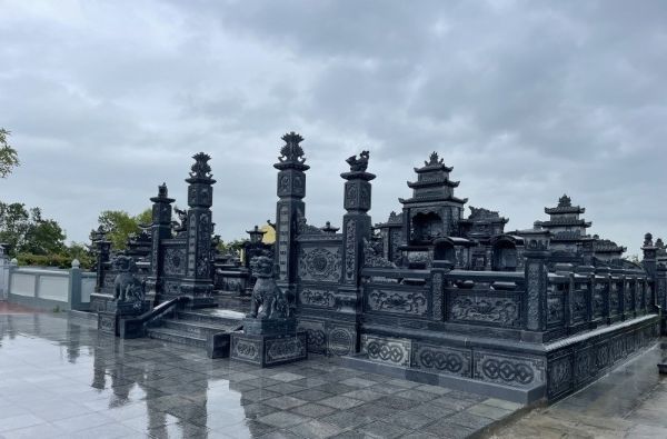 Mẫu lăng mộ đá thiết kế theo yêu cầu khách hàng