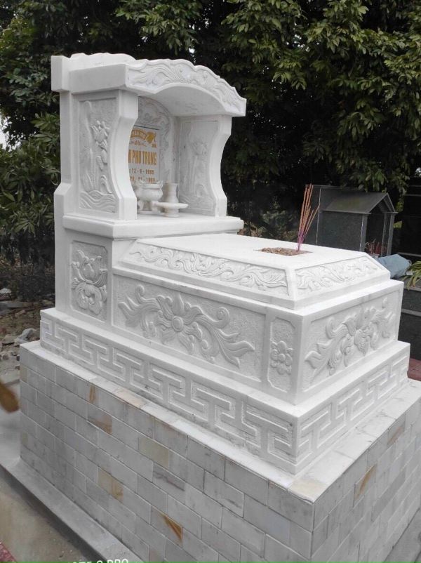 Mẫu lăng mộ đá trắng sang trọng phù hợp nhiều khuôn viên