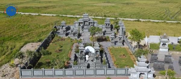 Mẫu lăng mộ đá xanh rêu cao cấp tại Trung Lập