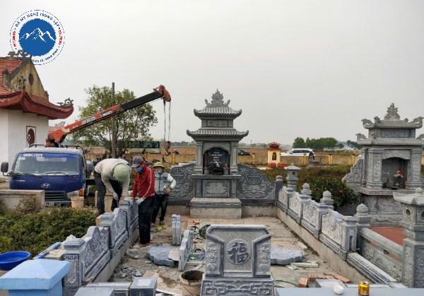 Mẫu lăng mộ đá xanh rêu cao cấp thi công tại Duy Tiên