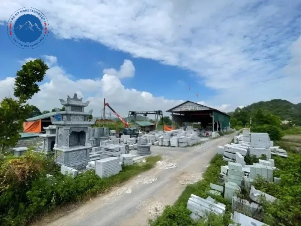 Mẫu lăng mộ đá xanh rêu cao cấp thi công tại Kim Bảng