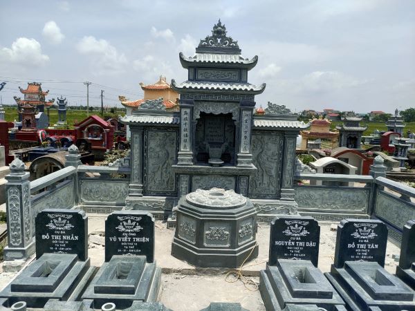 Mẫu lăng mộ đá xanh rêu hoa văn độc đáo đẹp mắt
