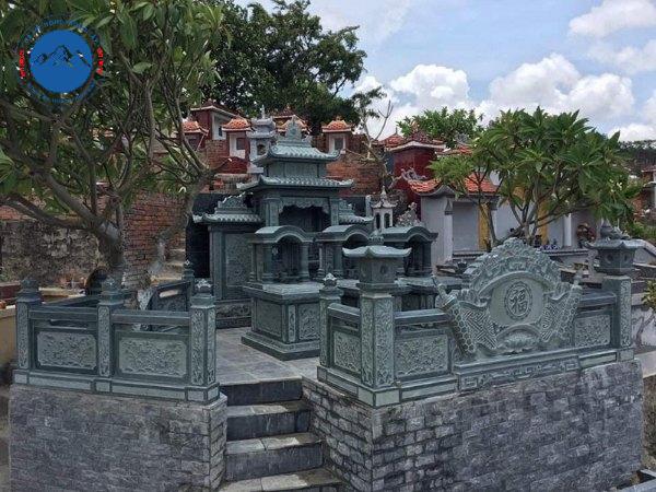 Mẫu lăng thờ đá tinh xảo do Trung Lập trực tiếp thi công