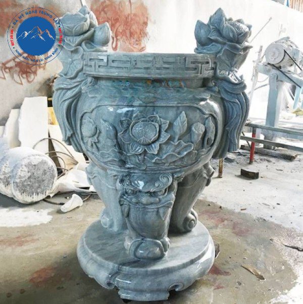 Mẫu lư hương đá chạm hoa sen thanh khiết trang nghiêm