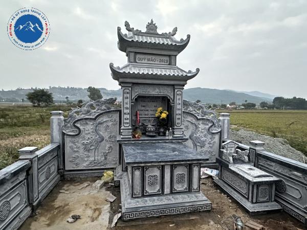 Mẫu mộ chạm khắc hoa văn Tùng Cúc Trúc Mai sắc nét