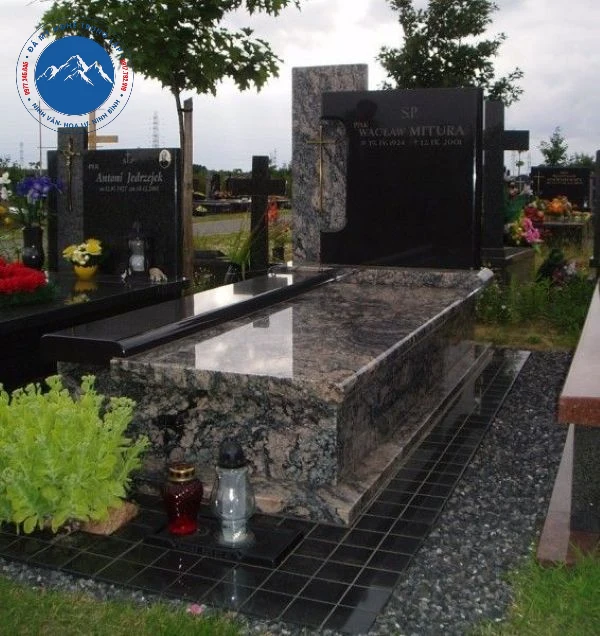 Mẫu mộ công giáo đá granite đen có bia đá cách điệu đẹp